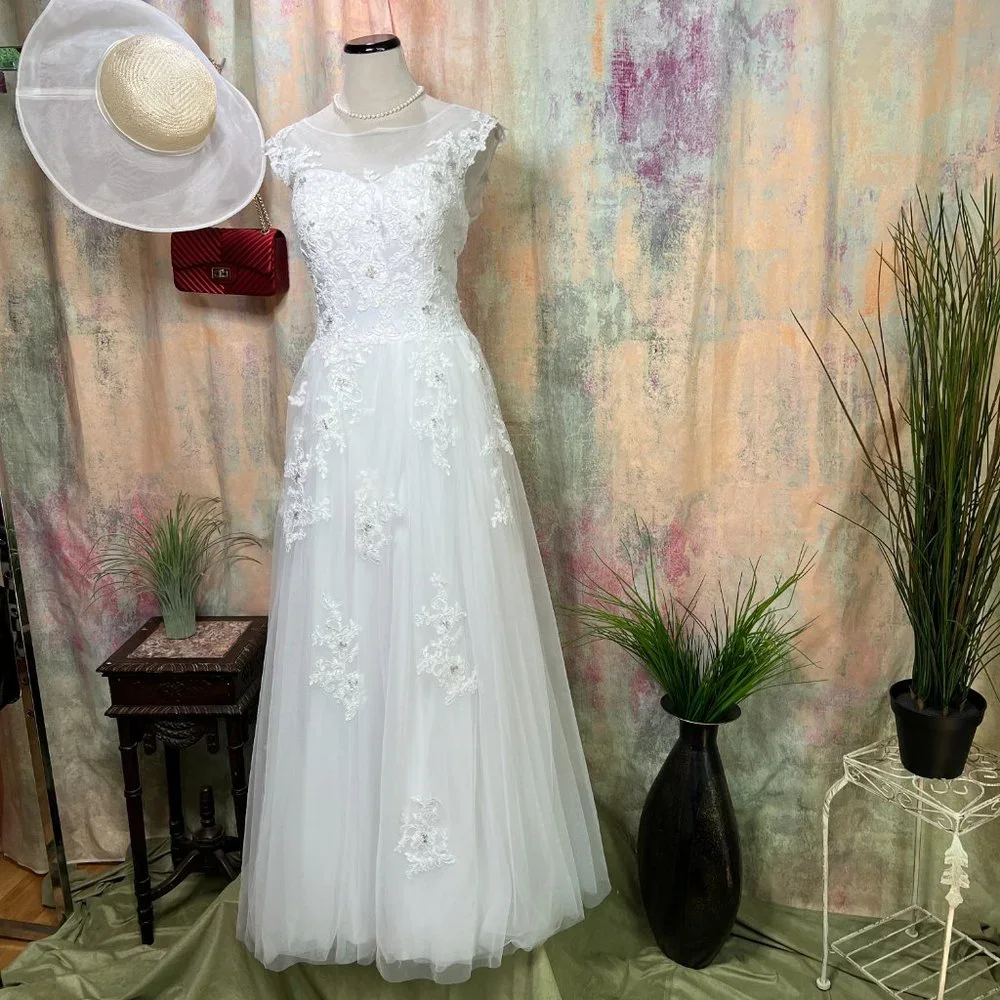 📌 JJs House Princess Wedding Gown, Tulle, Lace and Beading, Sleeveless - Picture 2 of 16